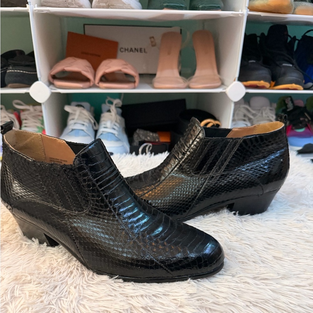 Giorgio Brutini Black Genuine SnakeSkin Ankle Boots size 11 like new